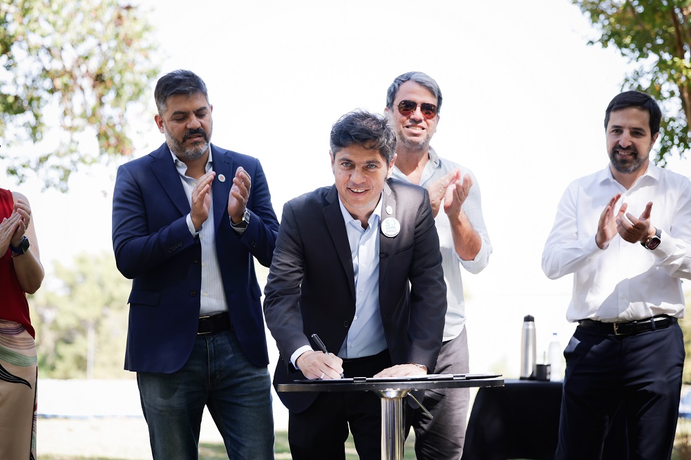 Kicillof inauguró la nueva red de distribución de agua potable en la Isla Martín García