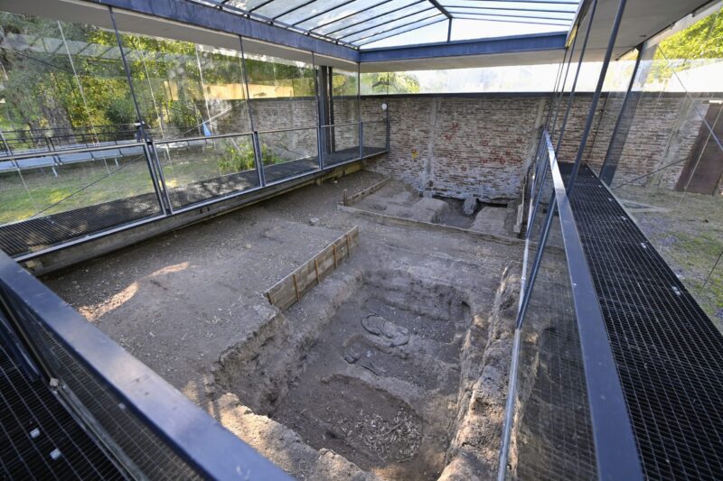 Kicillof visitó el Espacio para la Memoria en el ex-centro clandestino de detención “Destacamento Arana”