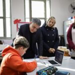 La Ciudad prohíbe el uso de celulares durante clases en la escuela secundaria