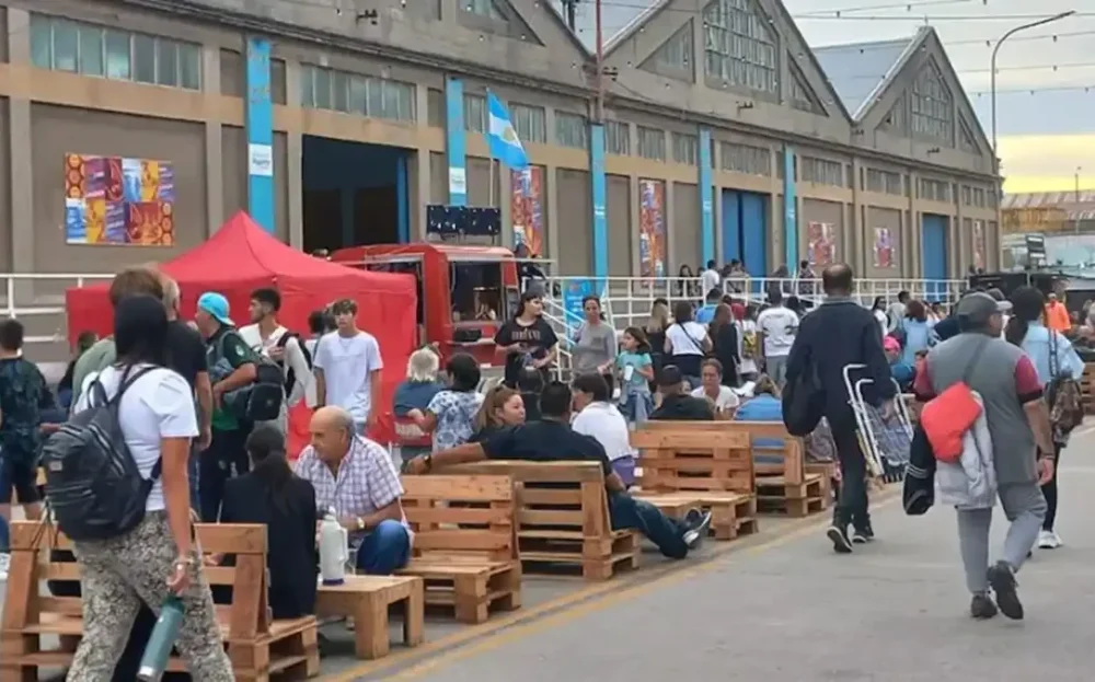 La Fiesta del Camarón y el Langostino en Bahía Blanca con Gastronomía, La Delio Valdez y Luck Ra