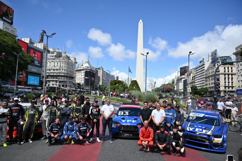 La fiesta del Callejero del TC 2000 llegó al Obelisco y anticipa un fin de semana espectacular para toda la familia
