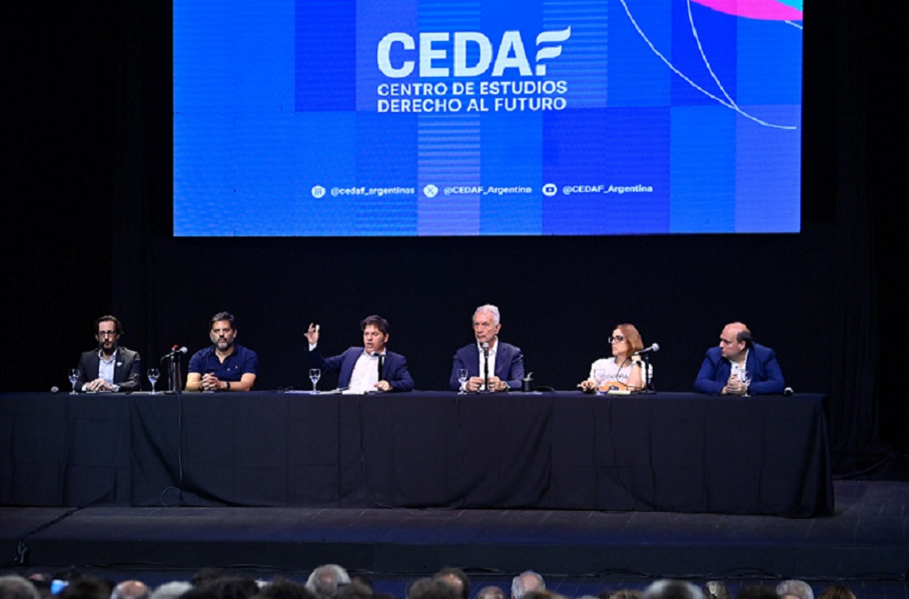 “Los invito a dejar de mirar las encuestas”, dijo Kicillof, que lanzó su Centro de Estudios”