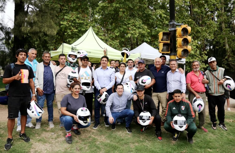 Marinucci encabezó controles viales y entregó cascos junto a Nardini en Malvinas Argentinas