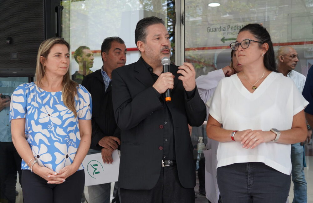 Menéndez inauguró nuevos servicios en el Hospital Eva Perón