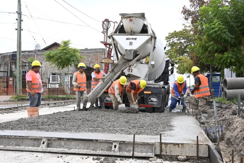 Nardini visitó la obra de repavimentación de la calle Hooke en Grand Bourg