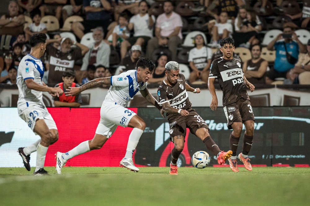 Platense cayo ante el puntero Vélez en Vicente López