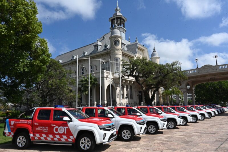 Tigre aumenta su seguridad Julio Zamora encabezó la entrega de 25 móviles para el COT