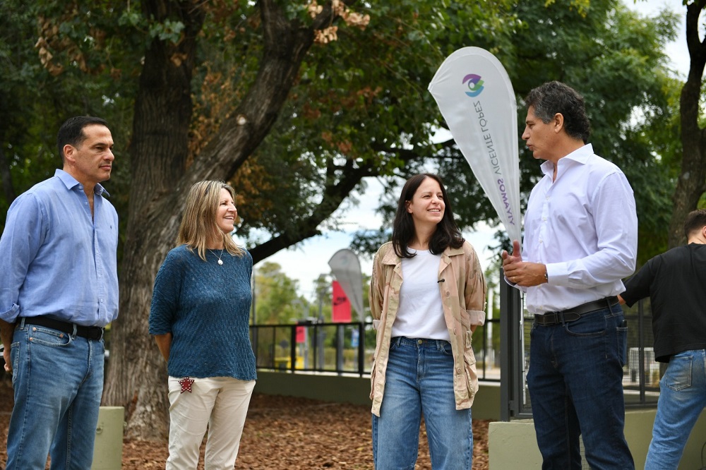 Vicente López inauguró el nuevo canil del Paseo de la Costa junto a Nestlé Purina
