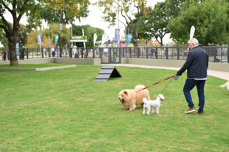 Vicente López inauguró el nuevo canil del Paseo de la Costa junto a Nestlé Purina