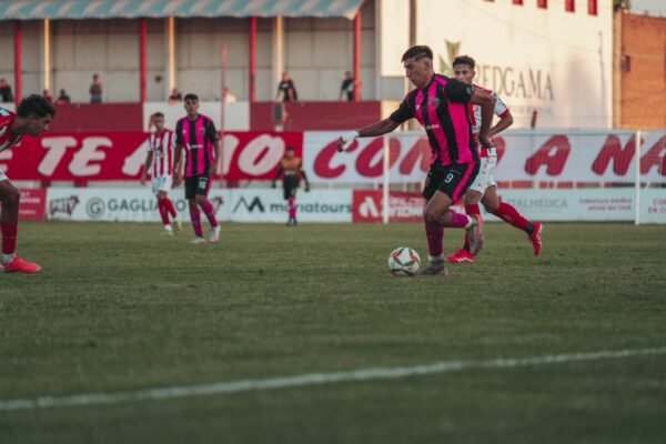 Atlético Escobar no levanta cabeza: perdió 4 a 1 ante 9 de Julio