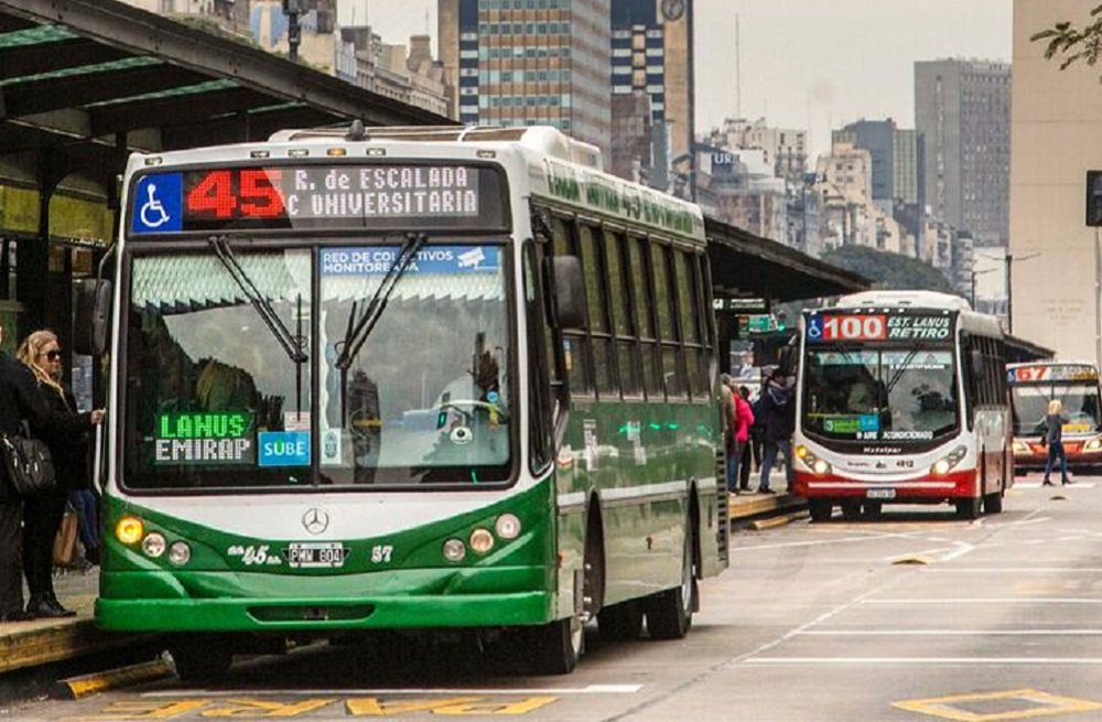 Las empresas de colectivos exigen subas del 100% para retomar los servicios