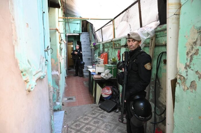 Con 700 propiedades recuperadas, un operativo en cinco PH usurpados hace más de 26 años en Villa Mitre