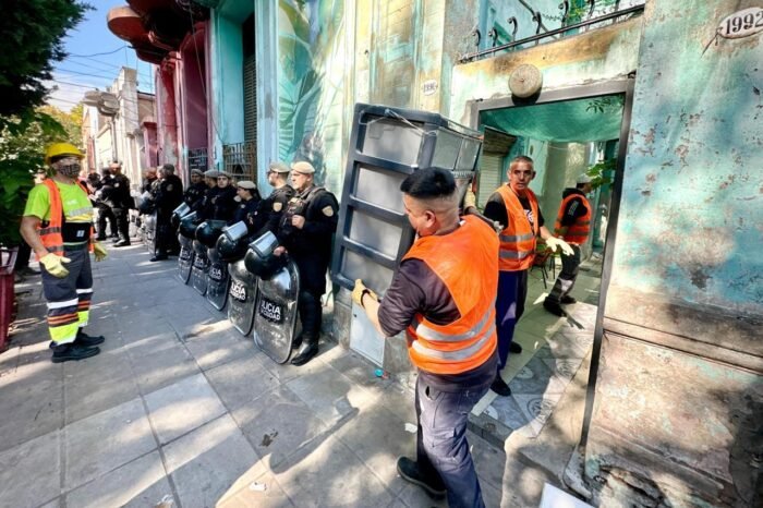Con 700 propiedades recuperadas, un operativo en cinco PH usurpados hace más de 26 años en Villa Mitre
