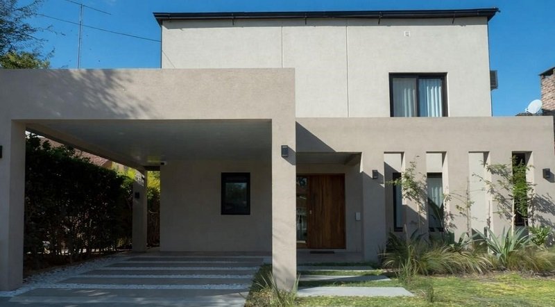 Siguen los prestamos: 2 mujeres le prestaron 100 mil dólares a Adorni para la casa del country