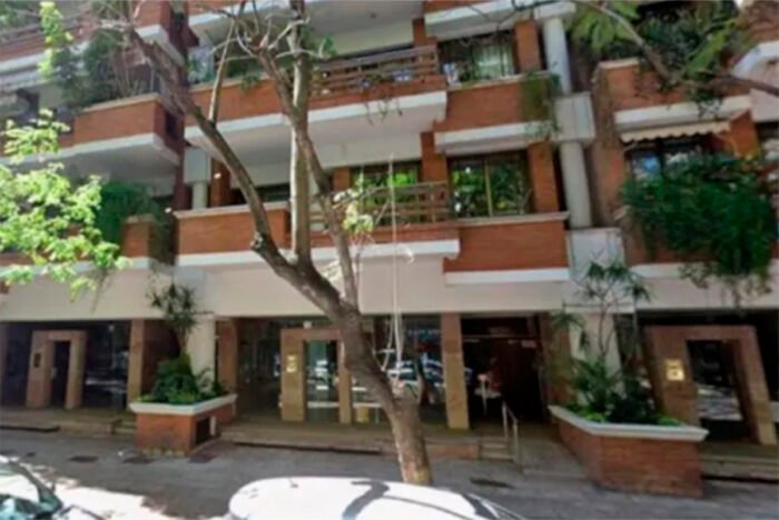 Adorni: El hijo de la jubilada confirmó que hay un pago extra en negro de US$65.000