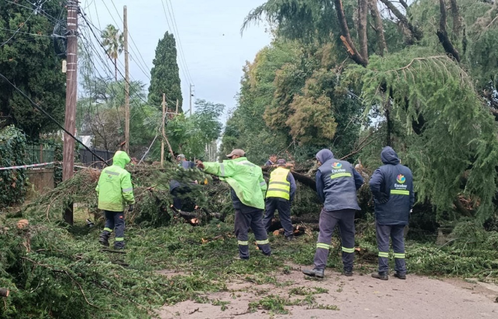 Fuerte tormenta en Escobar ráfagas de hasta 90kmh y operativos en todo el distrito