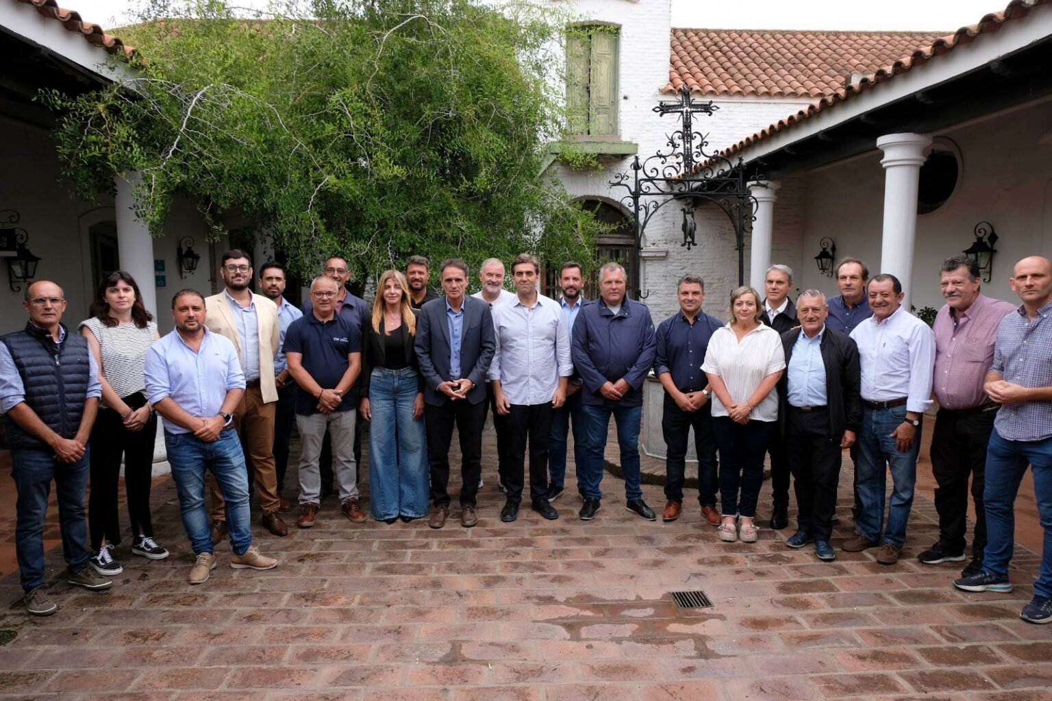 Gabriel Katopodis junto a intendentes marchan a Economía por el aumento de la nafta