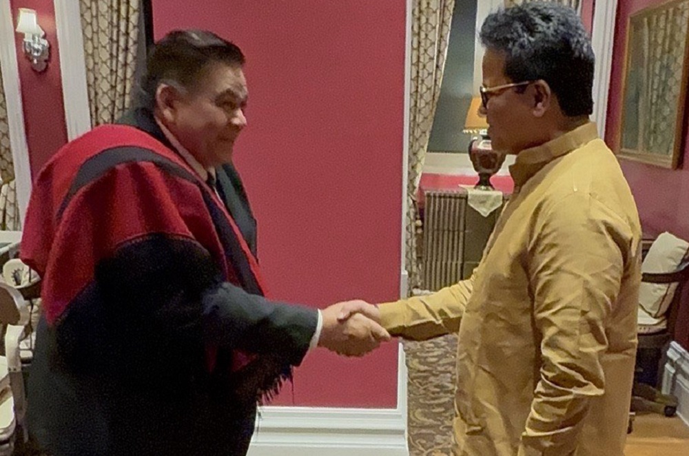 Mario Ishii con el Alcalde de Bombay para incorporarla como Ciudad del Aprendizaje de la UNESCO