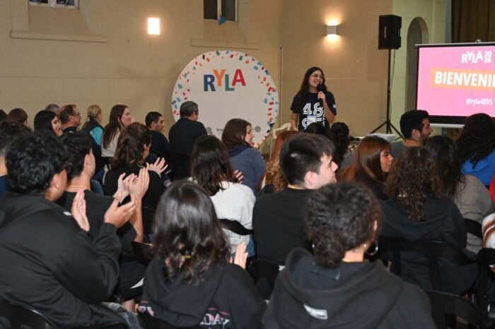 Julio Zamora acompañó la apertura del Seminario de Liderazgo para Jóvenes del Rotary Internacional