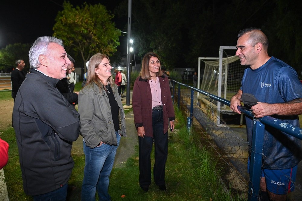 Julio Zamora en el inicio de los Torneos Tigrenses en el Polideportivo Sarmiento