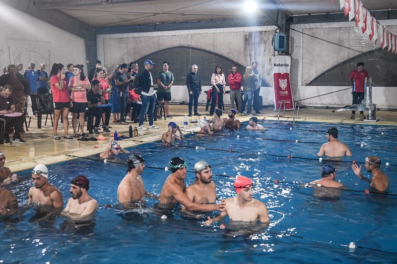 Julio Zamora en el inicio de los Torneos Tigrenses en el Polideportivo Sarmiento