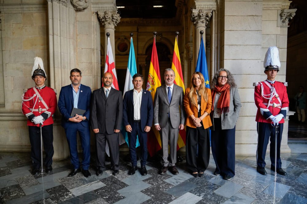 Kicillof en España, reunión con el alcalde de Barcelona, Gustavo Petro y la vice del Parlamento Europeo, Katarina Barley