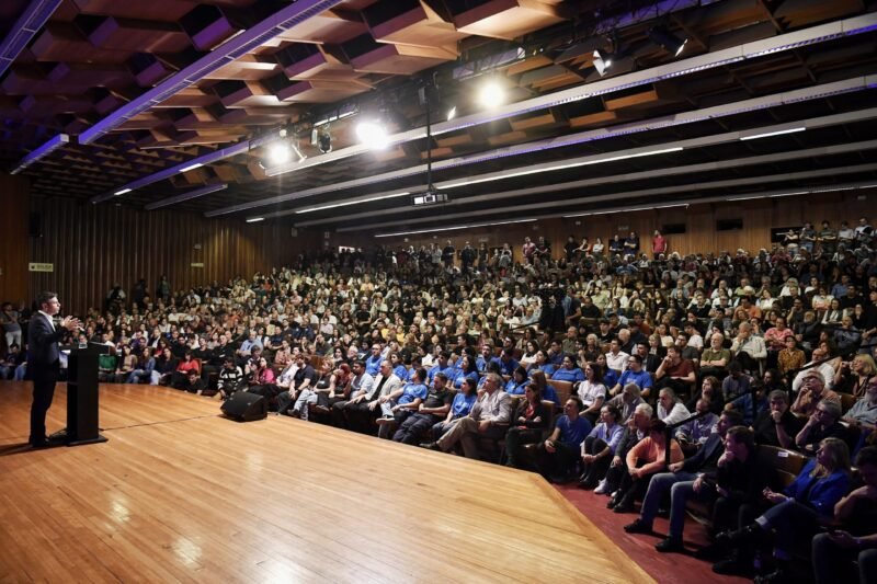Kicillof lanzó su sector universitario de MDF y criticó las políticas en ciencia y educación de Milei