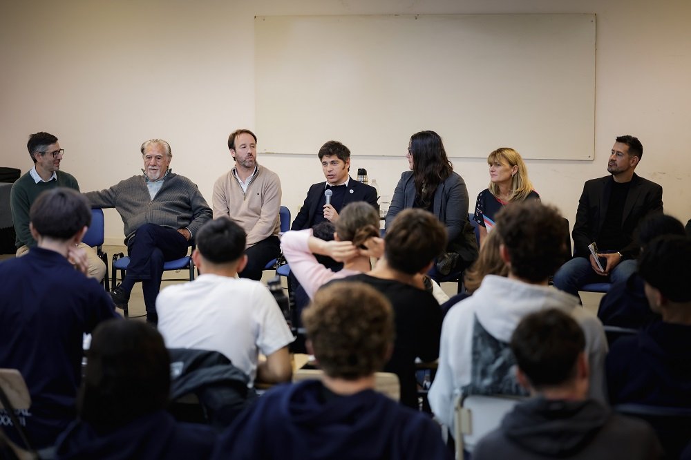 Kicillof participó de una charla con estudiantes sobre las políticas económicas de la dictadura militar