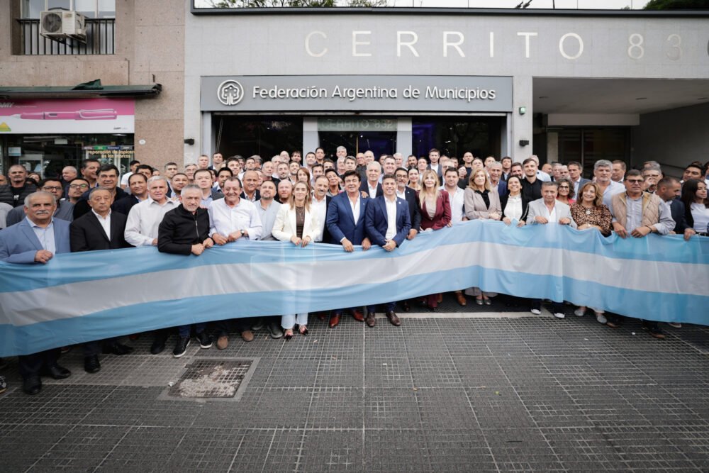 Kicillof se reunió con un centenar de intendentes que presentaron un reclamo en Economía