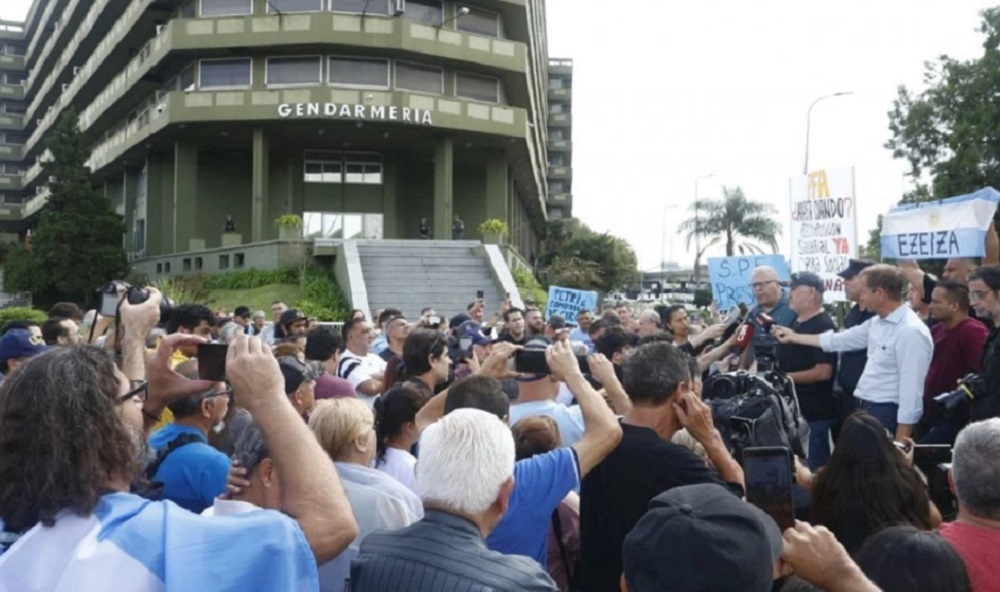 Las cinco fuerzas protestaron por bajos salarios