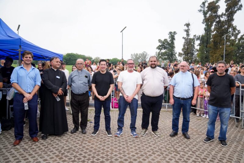 Malvinas Argentinas vivió el Vía Crucis junto a sus comunidades parroquiales
