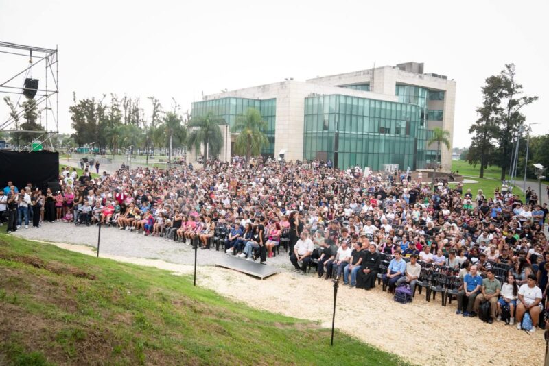 Malvinas Argentinas vivió el Vía Crucis junto a sus comunidades parroquiales