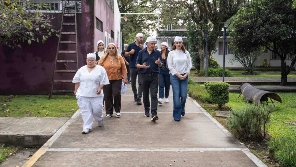 Mariel Fernández visitó la Granja Andar de La Reja