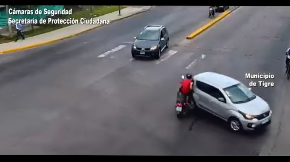 Menor en una moto, impactó a un conductor alcoholizado en Avenida Perón