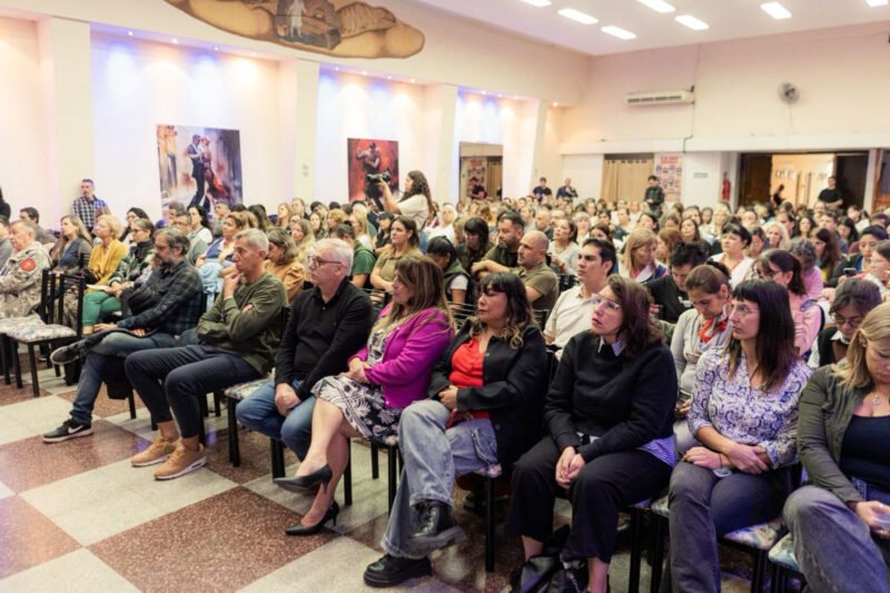 Morón realizó una jornada de diálogo y capacitación junto a instituciones educativas