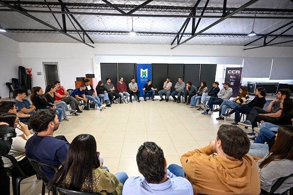 Nardini se reunió con jóvenes profesionales que se forman en el ámbito público y social