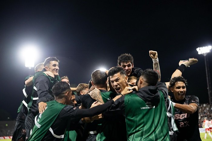 Platense derrotó a Independiente Santa Fe y esta en zona de clasificación de la Libertadores