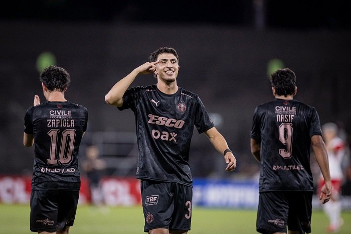 Platense derrotó a Independiente Santa Fe y esta en zona de clasificación de la Libertadores