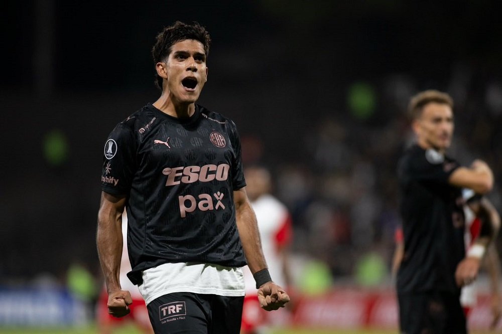 Platense derrotó a Independiente Santa Fe y esta en zona de clasificación de la Libertadores