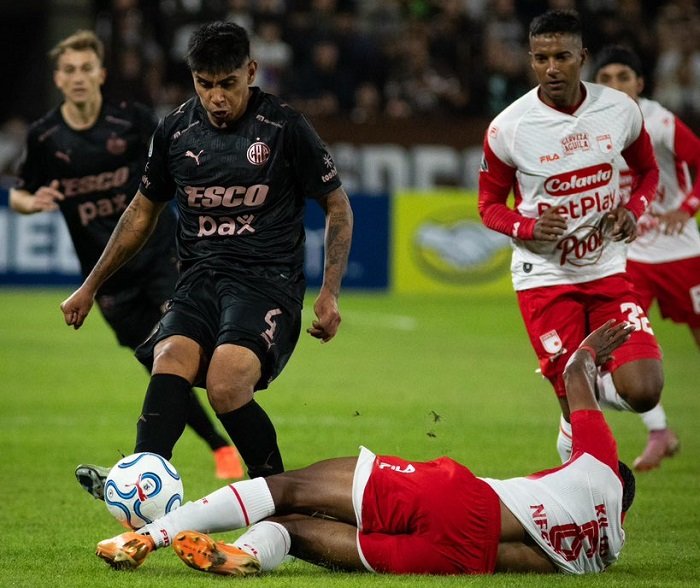 Platense derrotó a Independiente Santa Fe y esta en zona de clasificación de la Libertadores