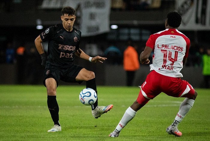 Platense derrotó a Independiente Santa Fe y esta en zona de clasificación de la Libertadores