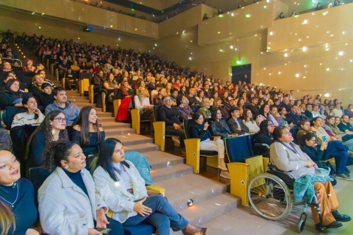 Zoe Gotusso fue ovacionada en el Teatro Otamendi de San Fernando