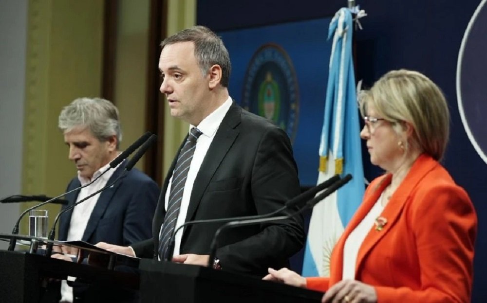 Una Nueva: Conferencia de prensa de Adorni, no dejó que pregunten y prohibió hablar del escándalo
