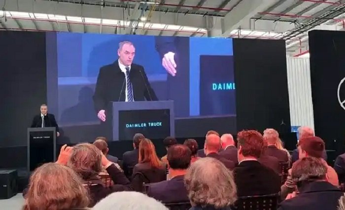 Mercedes Benz Camiones y Buses inauguro su planta en Zárate, Con Adorni y Karina Milei