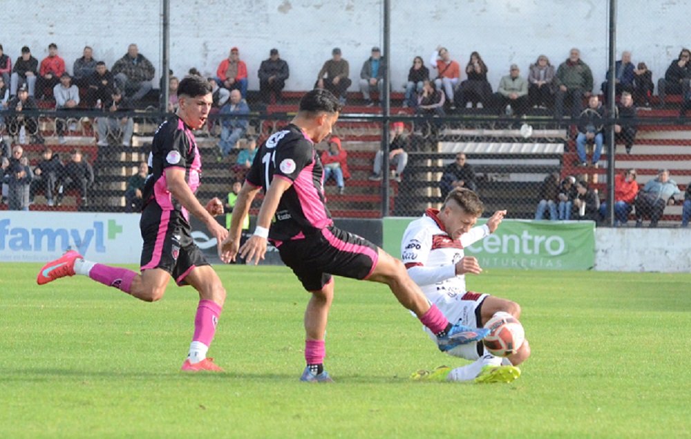 Atlético Escobar chocó contra la jerarquía de Douglas Haig y sufrió una dura goleada 4 a 1 en Pergamino