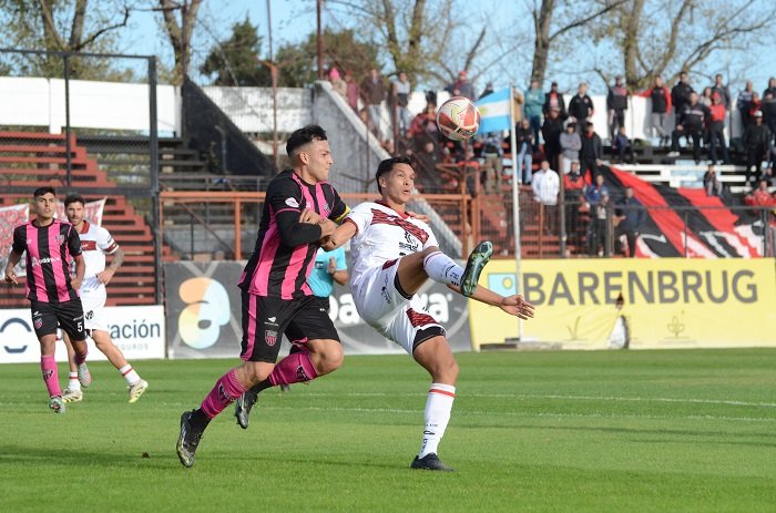 Atlético Escobar chocó contra la jerarquía de Douglas Haig y sufrió una dura goleada 4 a 1 en Pergamino