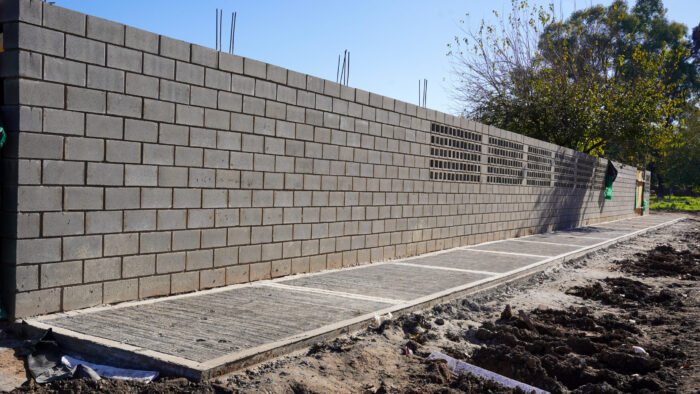 Avanza la obra de la ES N° 56 de Francisco Álvarez y mejoras en establecimientos educativos