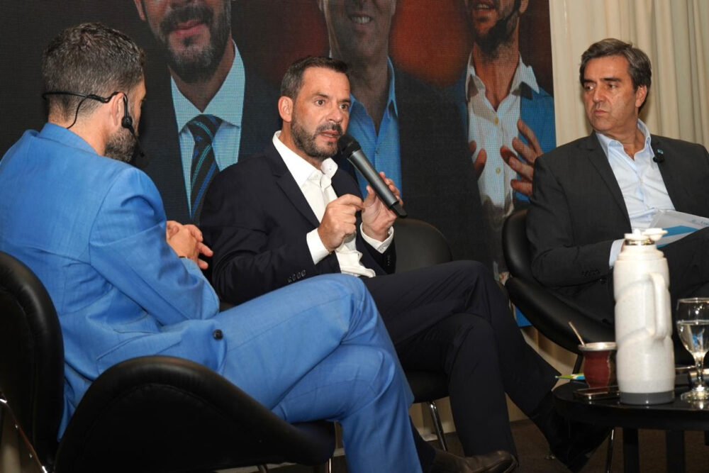 En la UBA, Sujarchuk participó de un foro sobre tecnología y cuidado del ambiente en la gestión de gobierno
