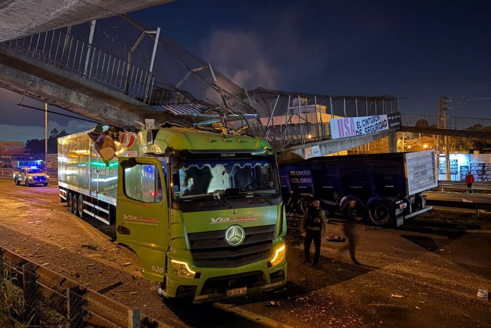 Escobar: corte total en Panamericana en ambos sentidos por la caída de un puente peatonal