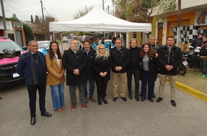 José C. Paz: Operativo con entrega de pases libres multimodales y cascos de seguridad vial